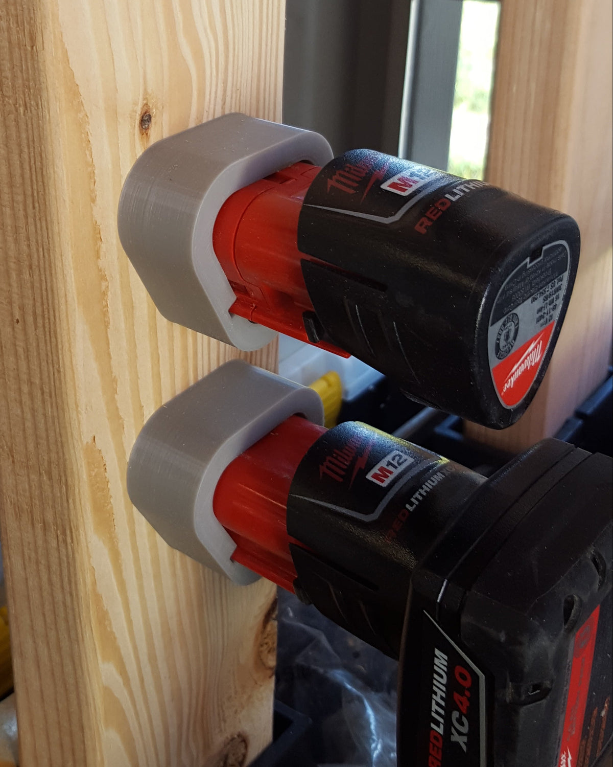 Cache-batterie pour Milwaukee M12 avec trou de vis pour fixation