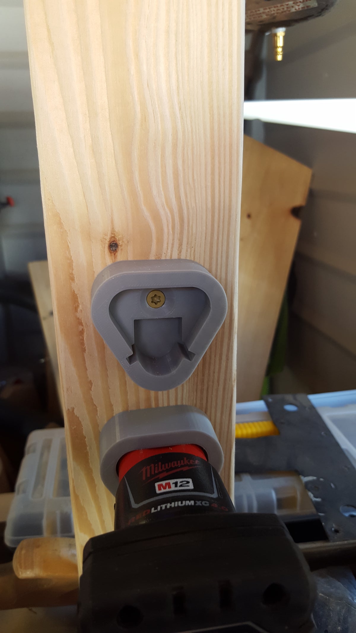 Cache-batterie pour Milwaukee M12 avec trou de vis pour fixation