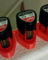 Support mural pour trois batteries Milwaukee M12