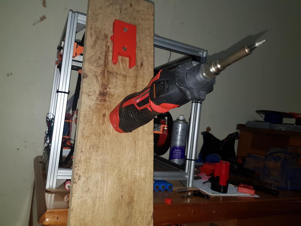 Clips de maintien pour outils Milwaukee M12 – fixation sûre au mur et dans la voiture
