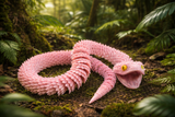 Gros plan sur la gueule ouverte du serpent à la surface texturée