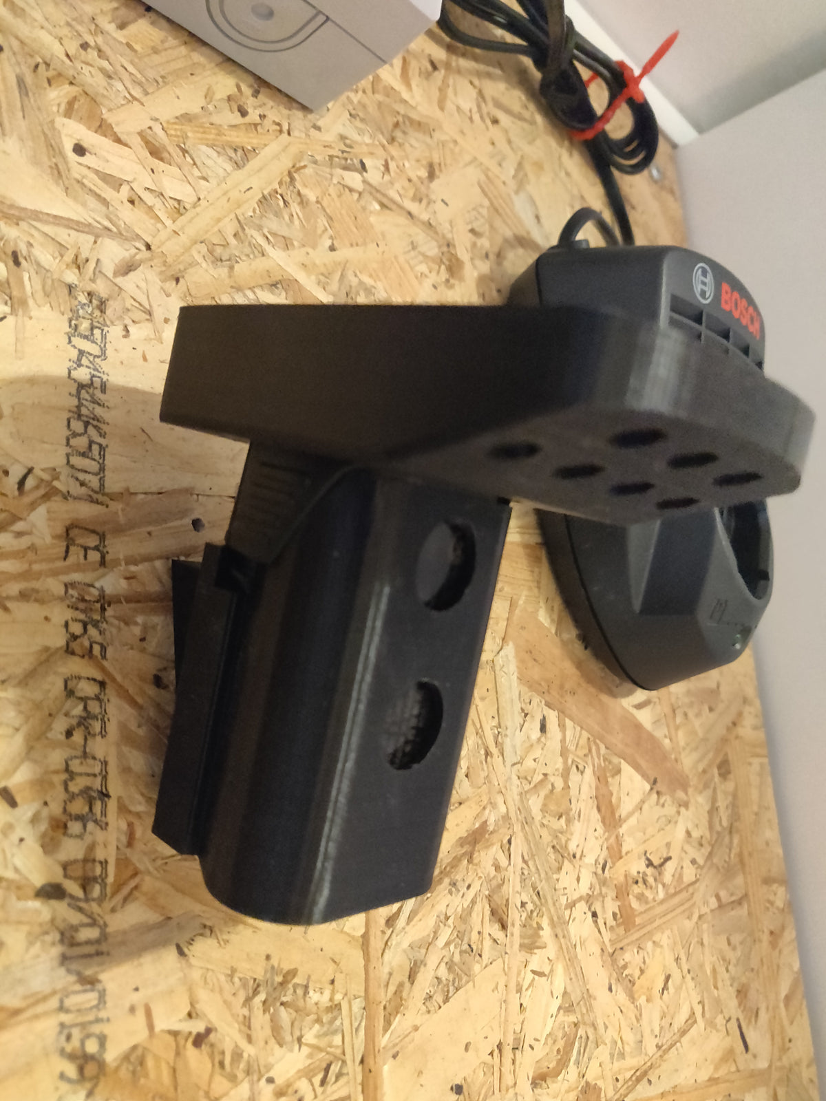 Support mural pour une batterie Bosch 12 V
