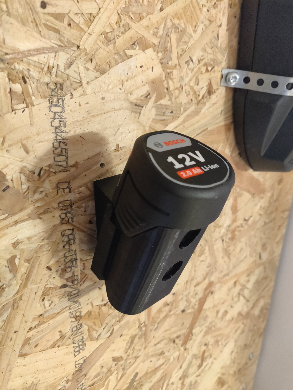 Support mural pour une batterie Bosch 12 V