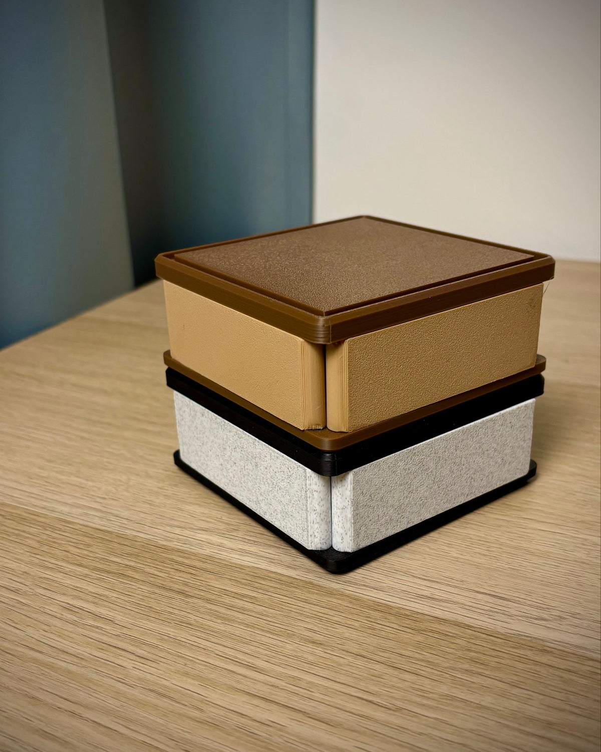 Boîte de rangement rotative empilable pour le bureau