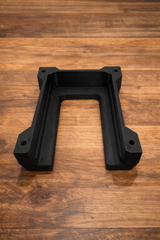 Gros plan sur les trous de fixation et la surface imprimée en 3D du support