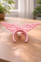 Gros plan des ailes symétriques du papillon aux motifs détaillés