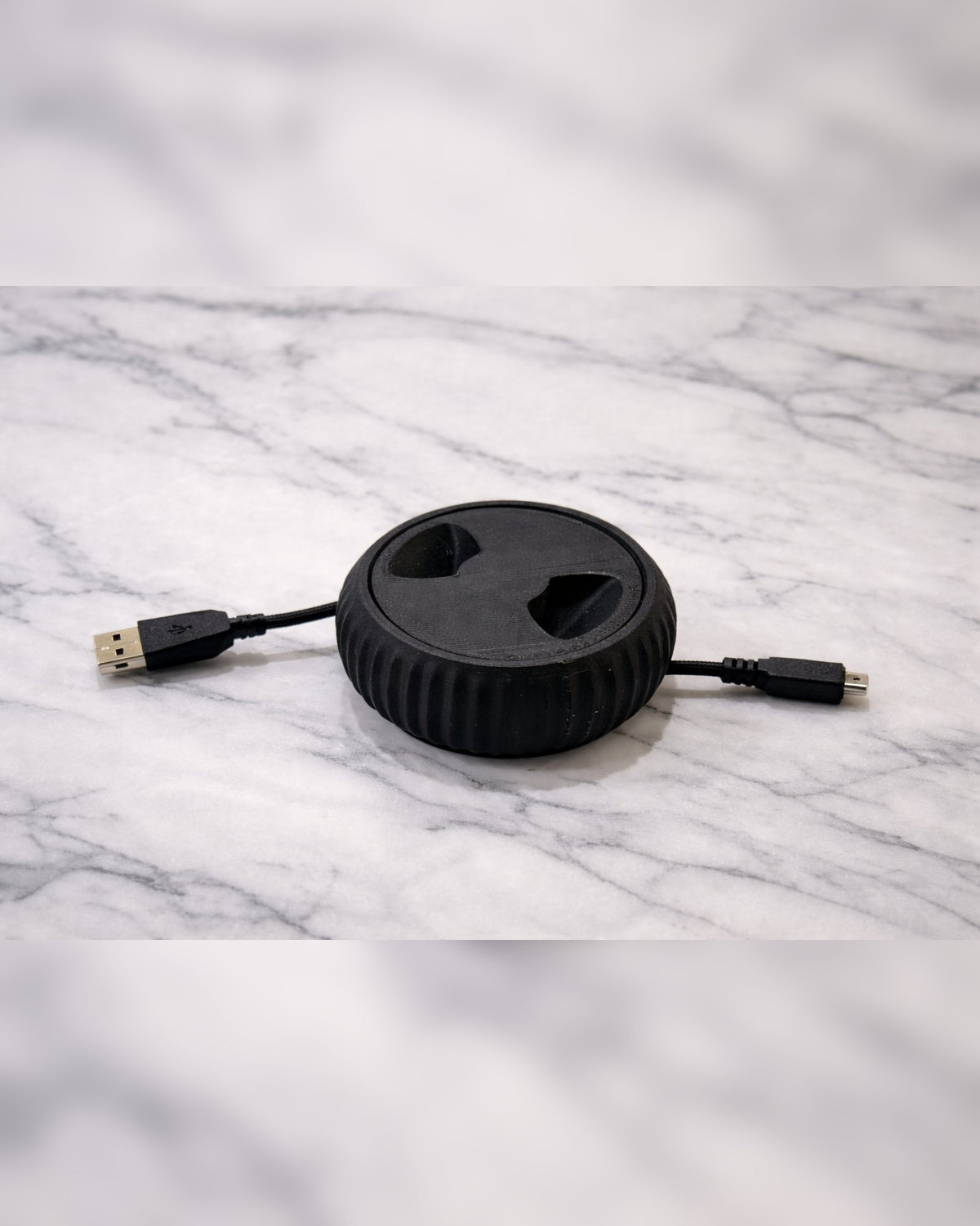 Enrouleur de câble USB blanc compact pour ranger des câbles de 1,5 m