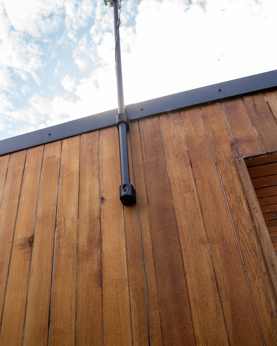 Support mural pour l'antenne RTK de la Mammotion Luba