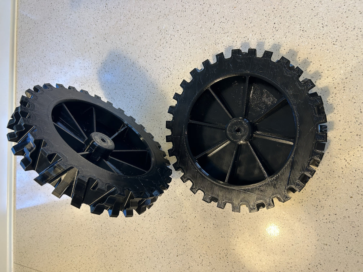 Roues tout-terrain pour Stihl iMOW RMI – montées sur le robot tondeuse