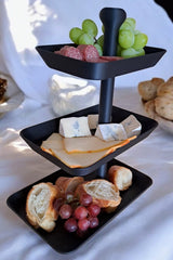 Plat de service rectangulaire à trois étages avec plateaux superposés en blanc