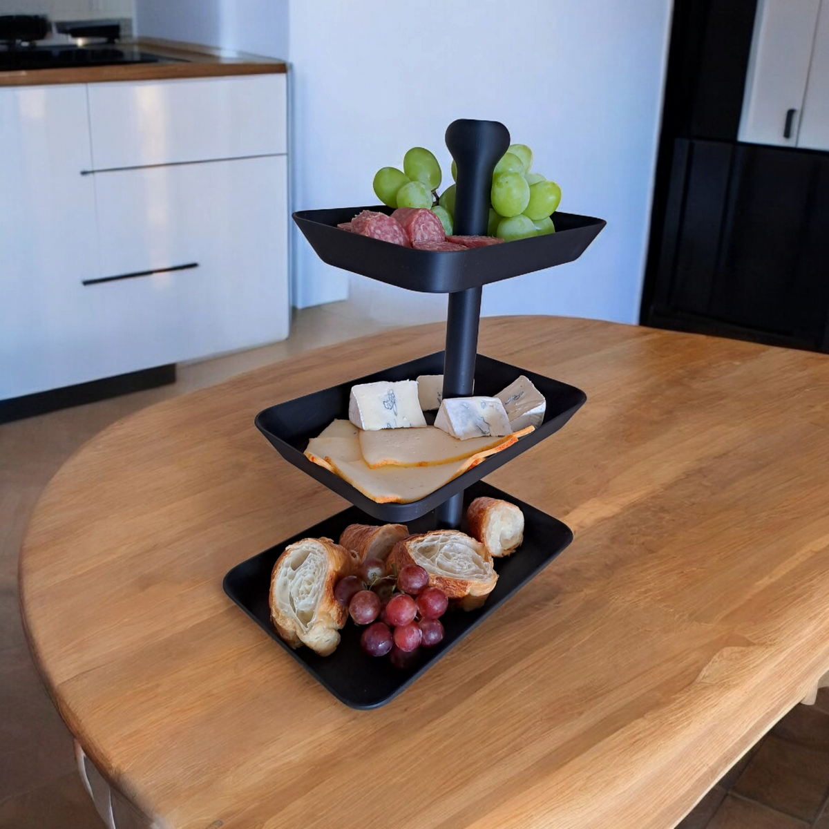 Plat de service rectangulaire à trois étages avec plateaux superposés en blanc