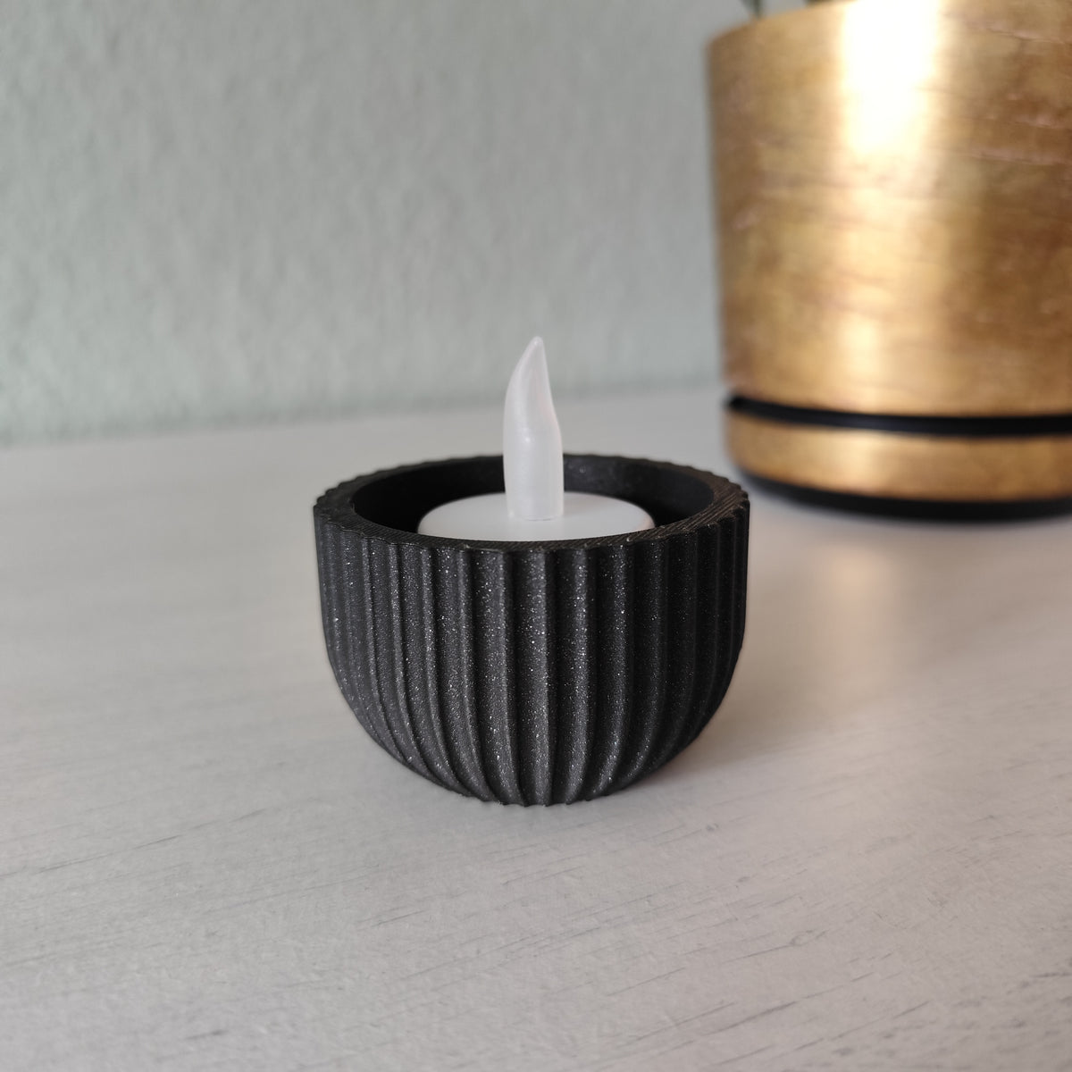 Détail du motif cannelé d'un photophore minimaliste
