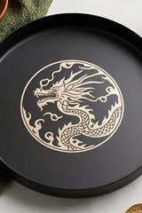 Plateau carré dragon avec relief au centre, design minimaliste