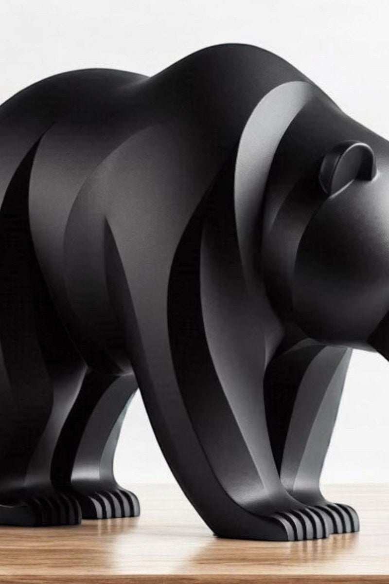 Gros plan d'une sculpture d'ours minimaliste aux lignes courbes et à la surface lisse
