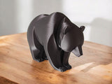 Gros plan d'une sculpture d'ours minimaliste aux lignes courbes et à la surface lisse
