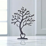 Arbre décoratif minimaliste en silhouette, vu de face, aux lignes de branches épurées
