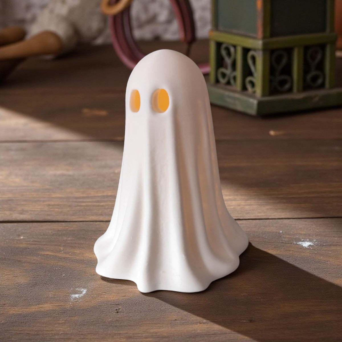 Gros plan d'un fantôme d'Halloween à la silhouette épurée et minimaliste