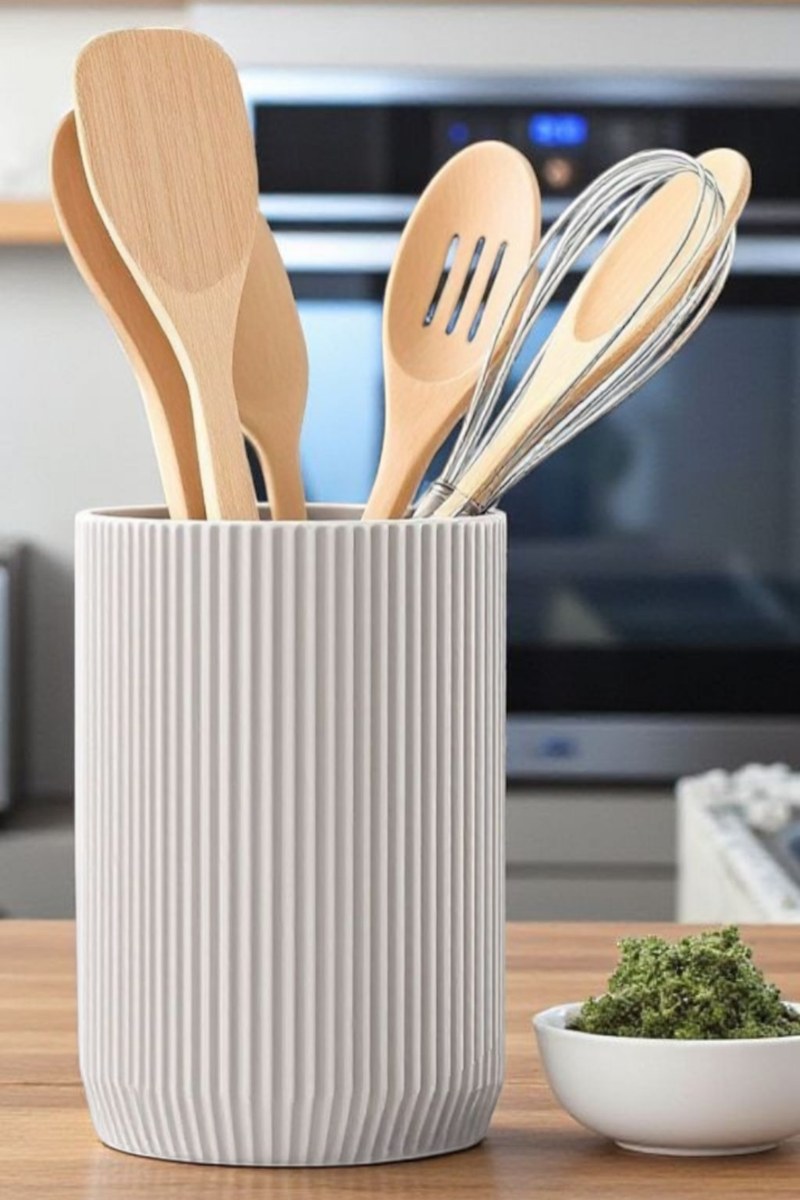 Gros plan d'un porte-ustensiles cannelé à texture verticale