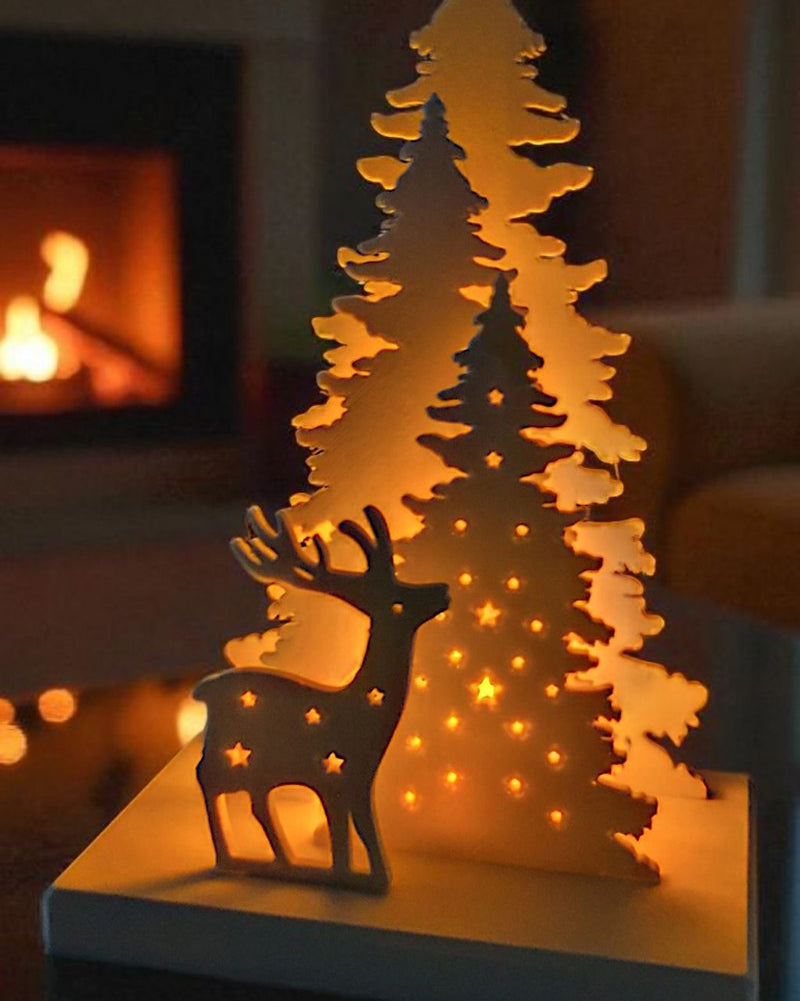 Décoration de Noël avec cerf et sapin, vue de dos avec emplacement pour bougie chauffe-plat