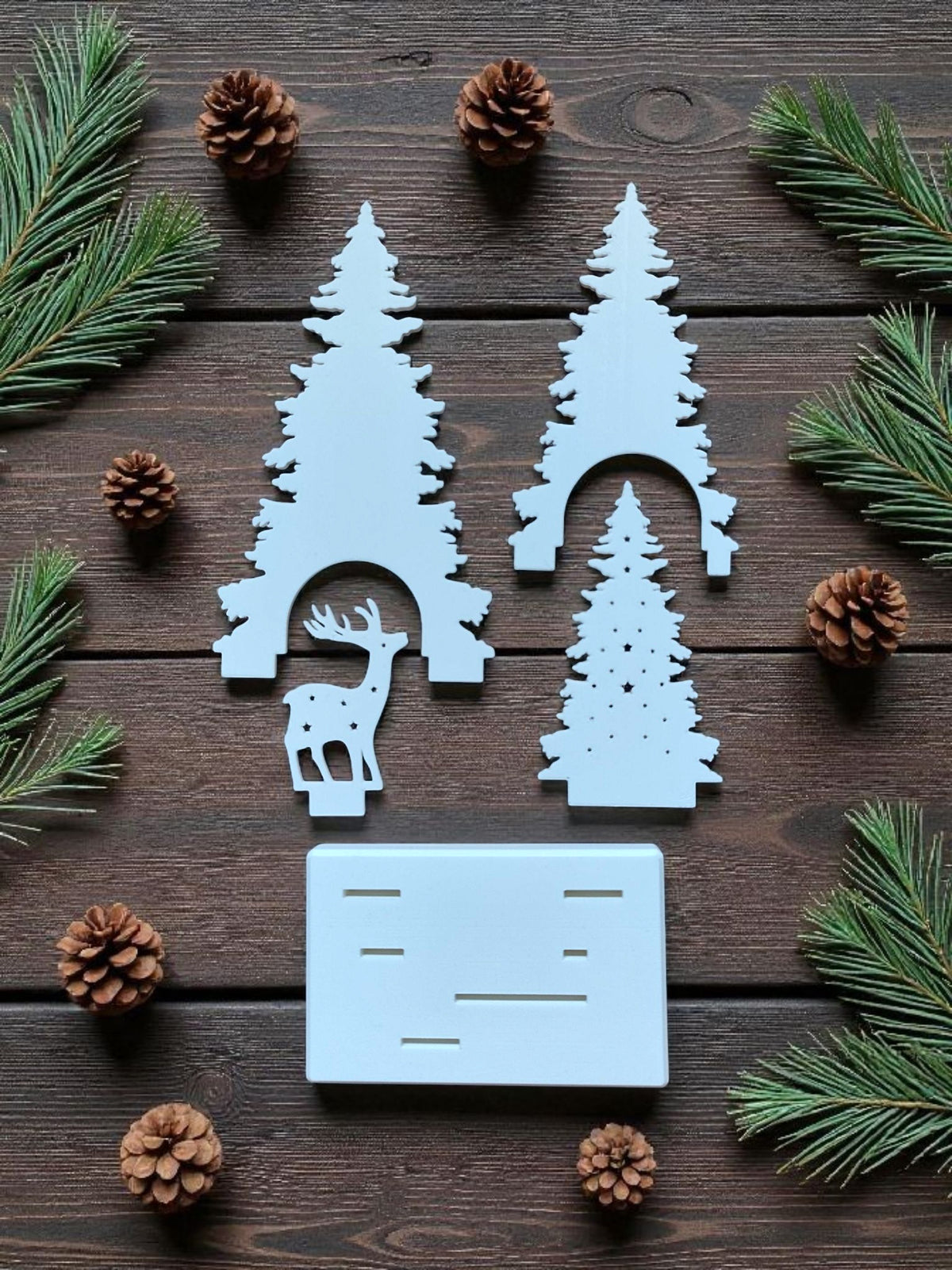 Décoration de Noël avec cerf et sapin, vue de dos avec emplacement pour bougie chauffe-plat