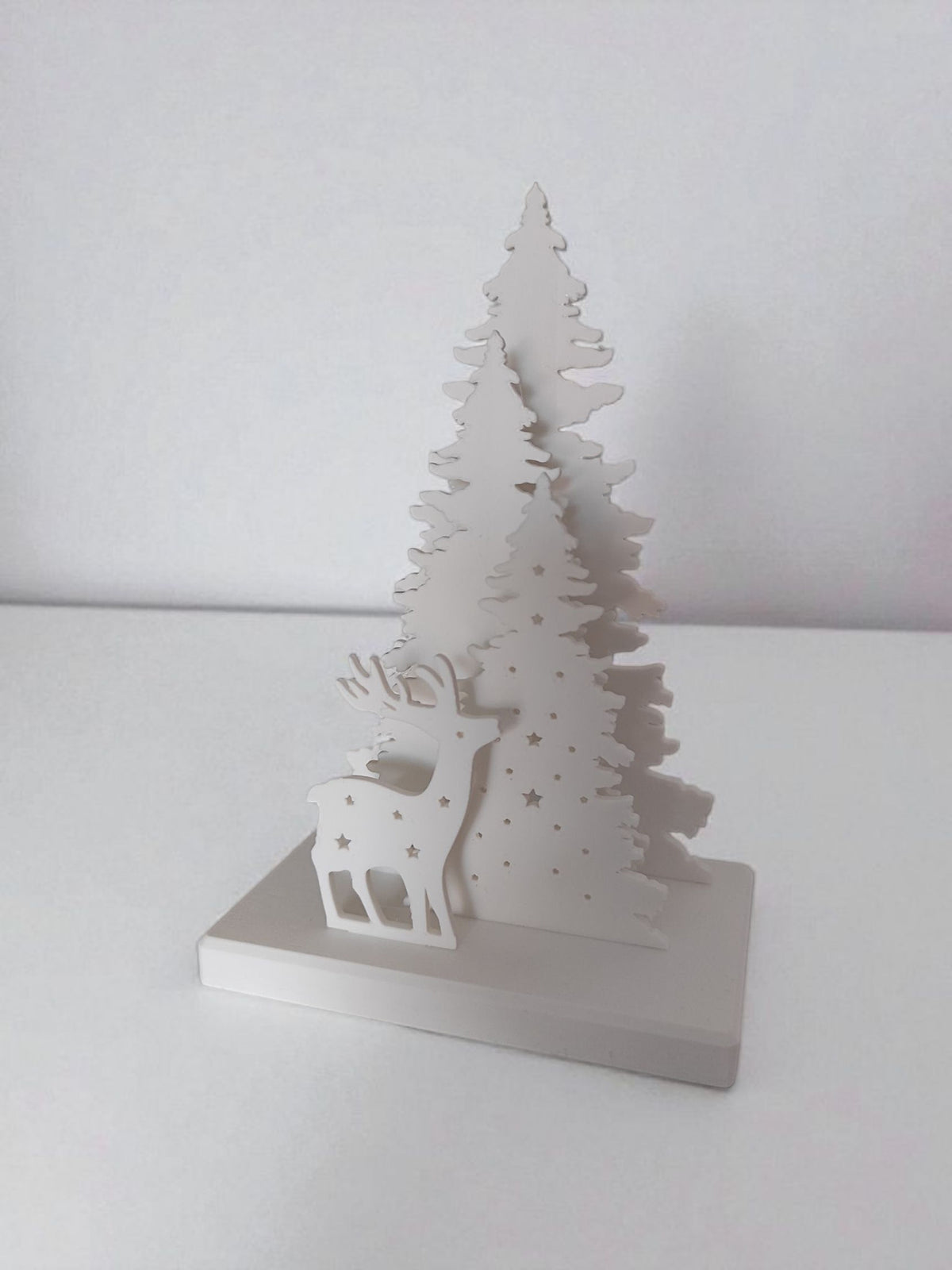 Décoration de Noël avec cerf et sapin, vue de dos avec emplacement pour bougie chauffe-plat