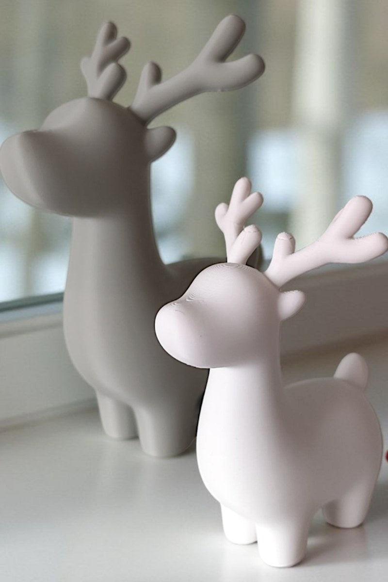Gros plan d'une décoration de Noël renne minimaliste aux lignes épurées