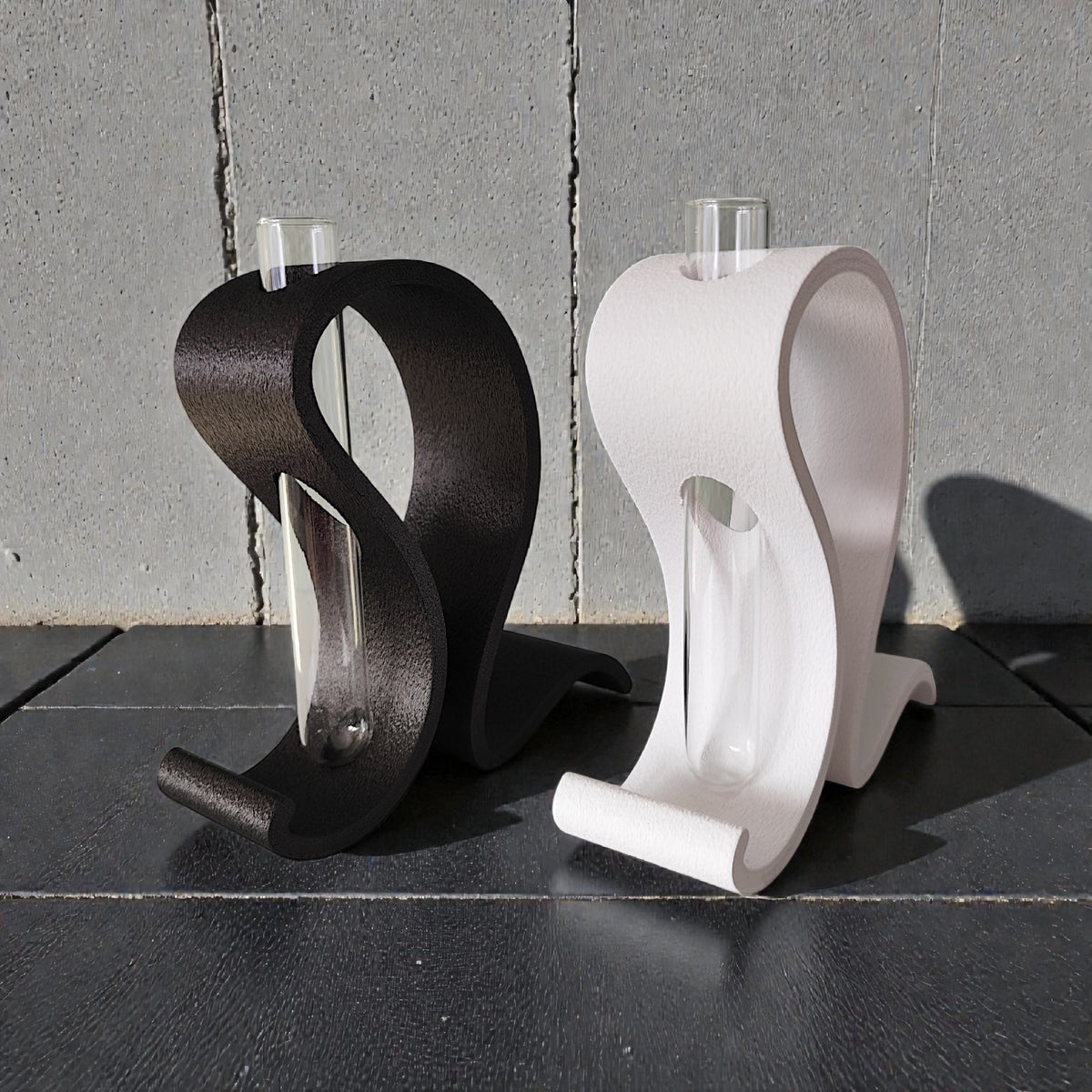 Gros plan d'un support texturé pour vases éprouvettes à surface mate