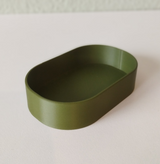 Plateau à clés rond minimaliste de couleur douce et neutre, gros plan sur la surface plane et lisse
