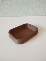 Plateau à clés moderne de couleur douce et neutre, gros plan sur la surface lisse