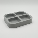Plateau à clés minimaliste sur une console d'entrée, garni de clés