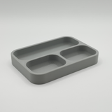 Vide-poche pour clés et pièces sur une console d'entrée avec clés et pièces