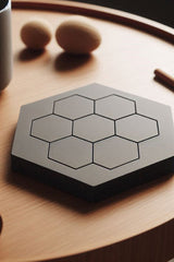 Quatre sous-verres hexagonaux minimalistes regroupés