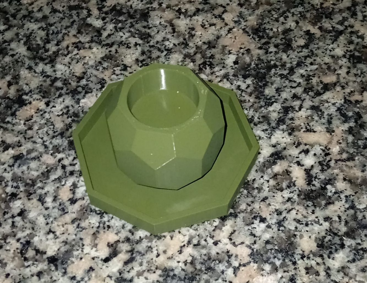 Bougeoir octogonal avec bougie chauffe-plat, vu de dessus
