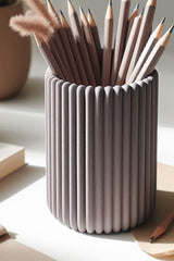 Gros plan d'un pot à crayons cannelé à texture verticale