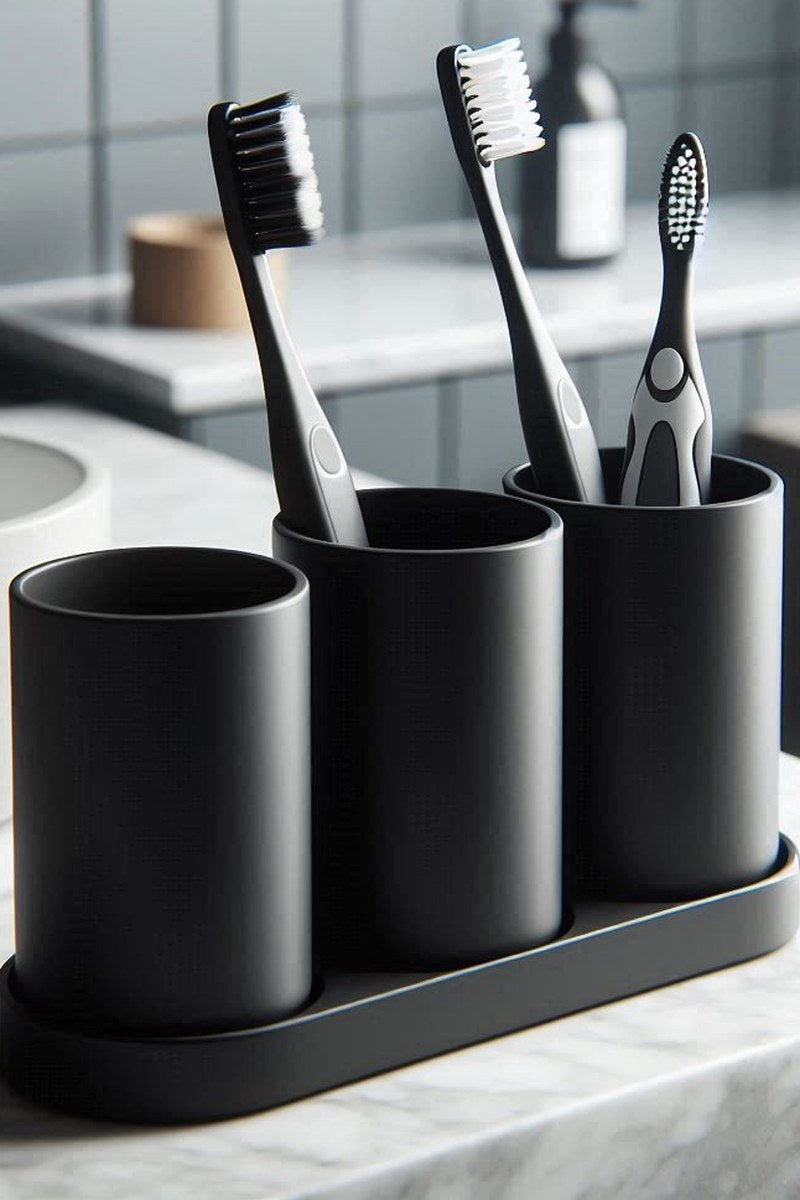 Gros plan d'un set porte-brosses à dents blanc avec trois gobelets cylindriques et support