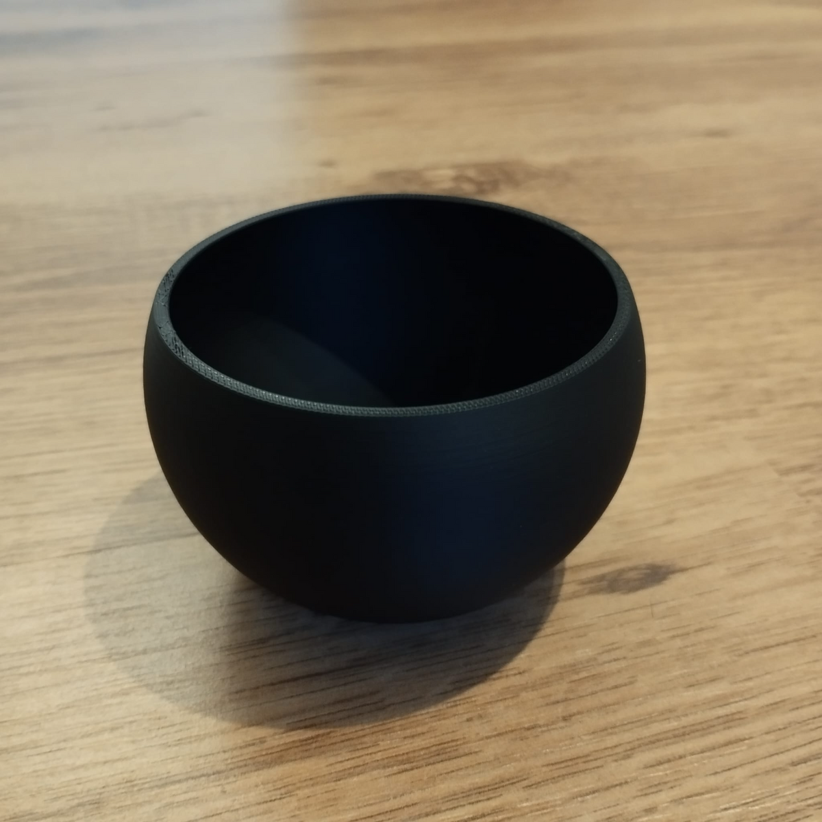 Coupe minimaliste pour clés et pièces vue de dessus, à l'intérieur lisse