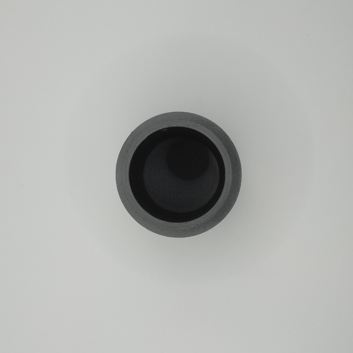 Détail de la texture peau de dragon d'un pot à crayons cylindrique