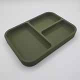 Plateau minimaliste pour clés et pièces sur une console, garni de clés