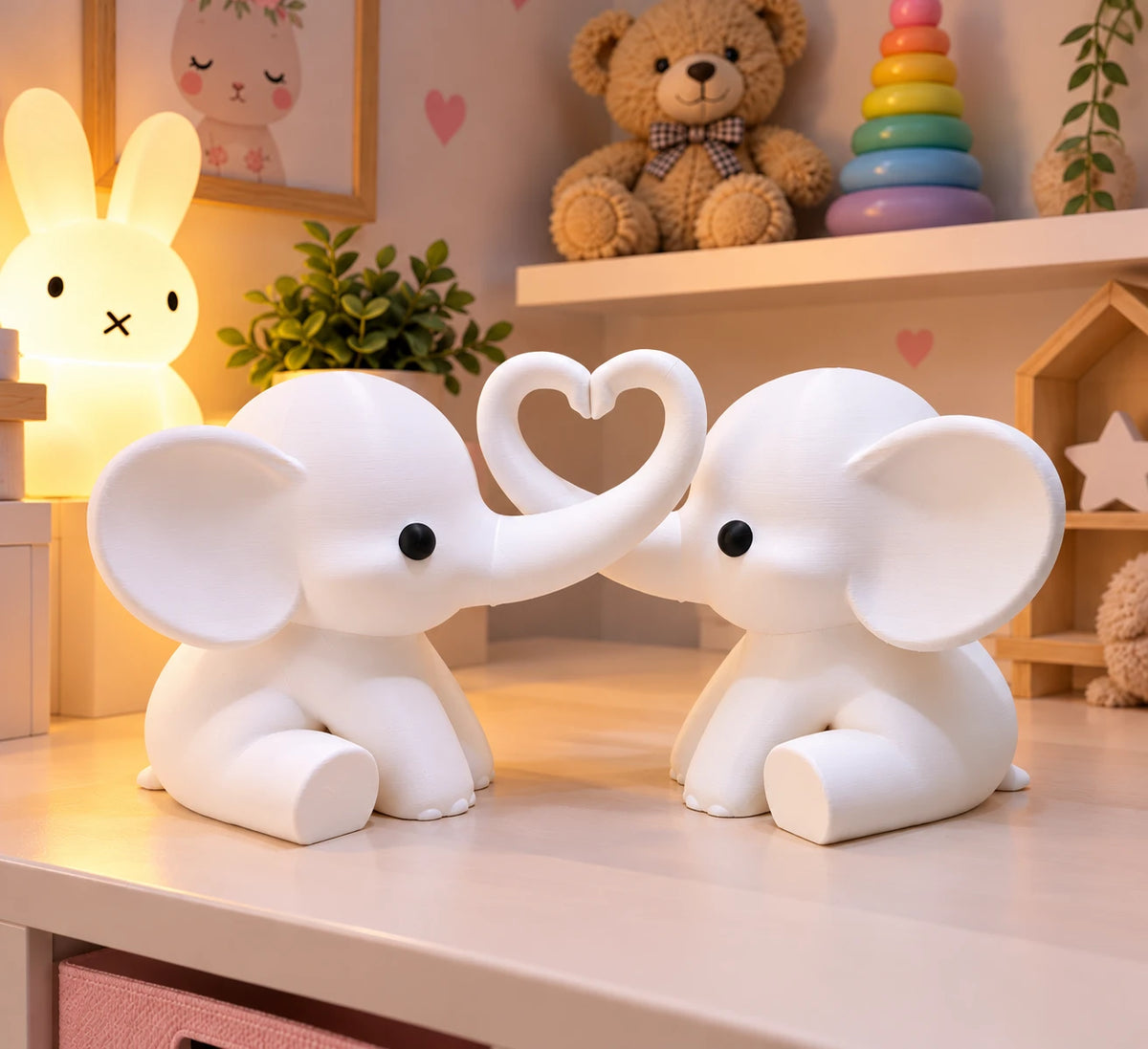 Couple d'éléphants blancs aux trompes formant un cœur dans une chambre d'enfant
