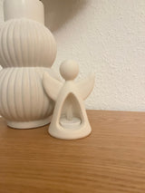 Figurine d'ange avec bougie LED qui l'éclaire de l'intérieur