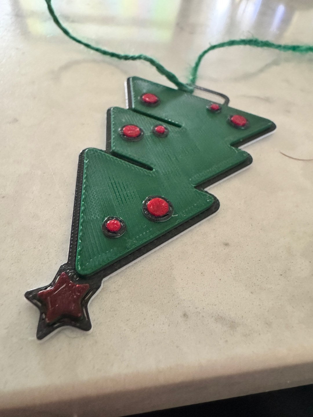 Étiquette cadeau en forme de sapin de Noël