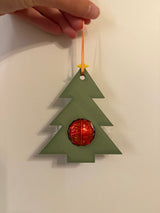 Étiquette cadeau en forme de sapin de Noël avec place pour une boule en chocolat