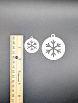 Étiquette cadeau avec flocon de neige ajouré