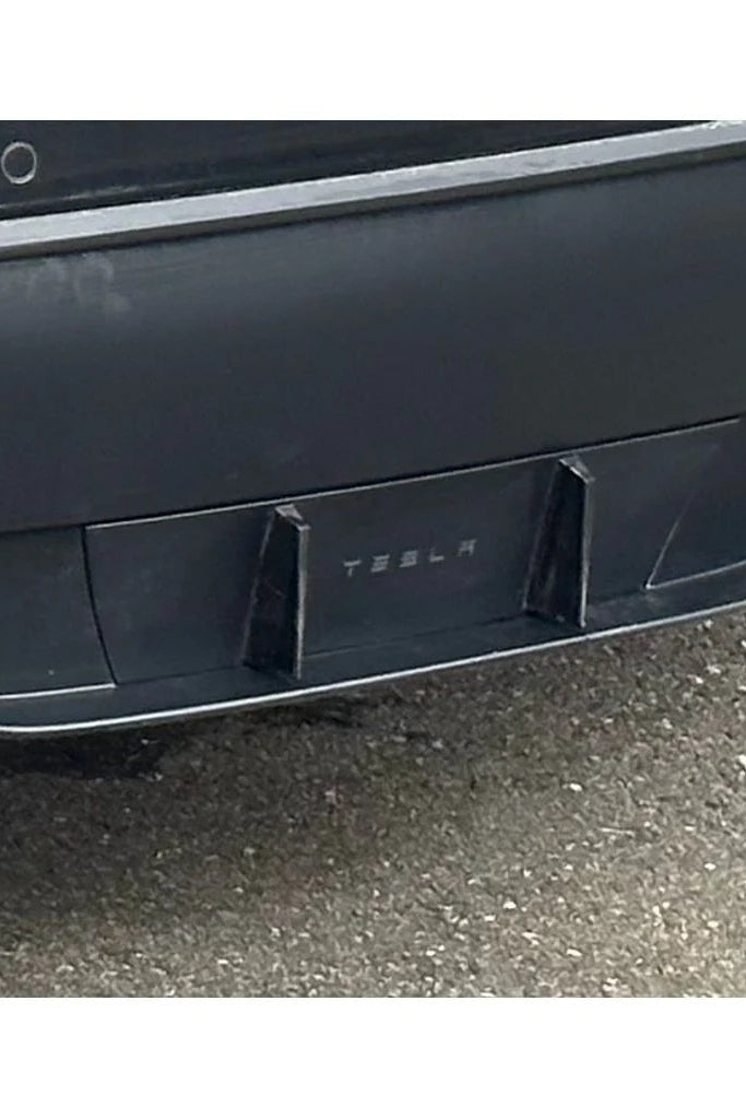 Outil pour cache d'attelage de Tesla Model Y