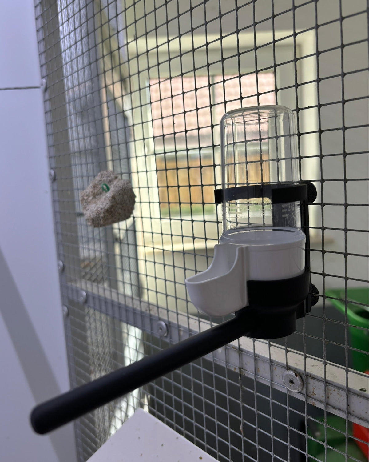 Support de bain d'oiseaux pour fil espacé de 61 mm