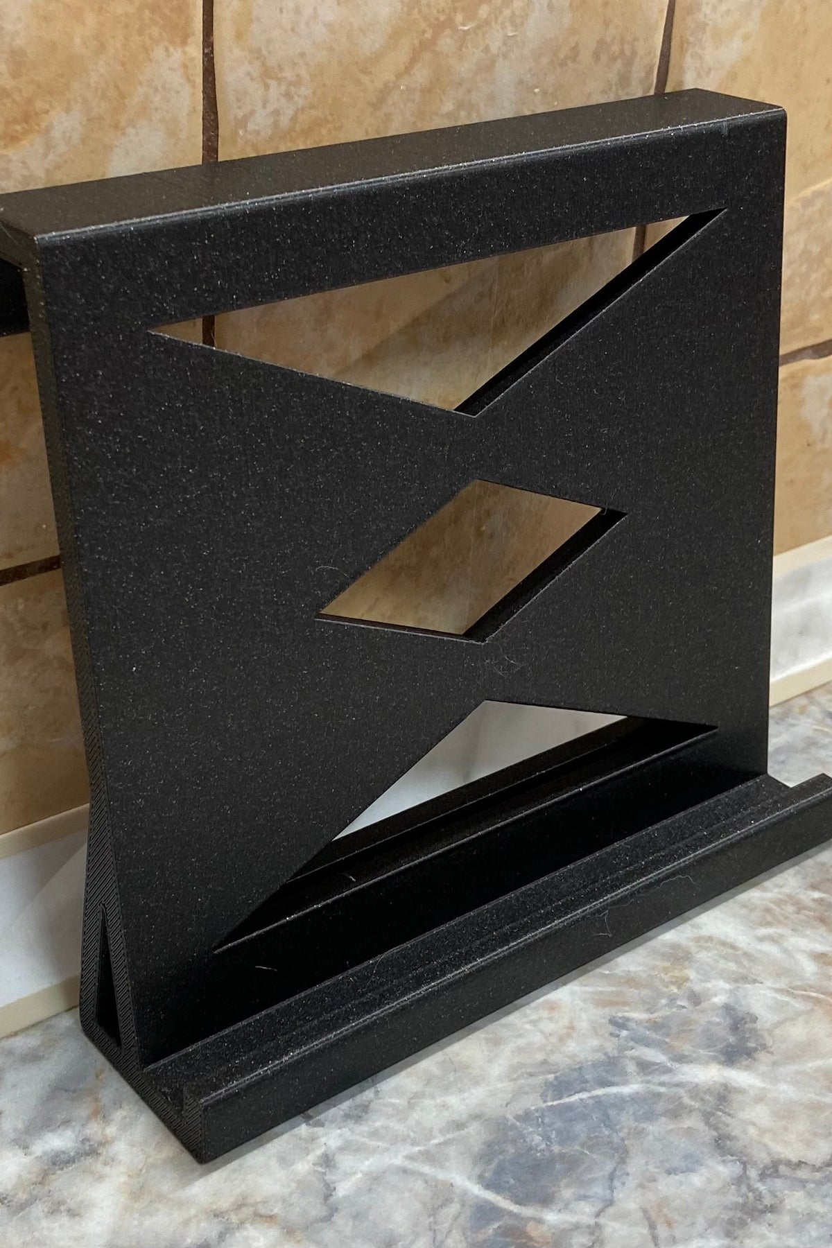 Support iPad compact pour la cuisine – fin et vertical