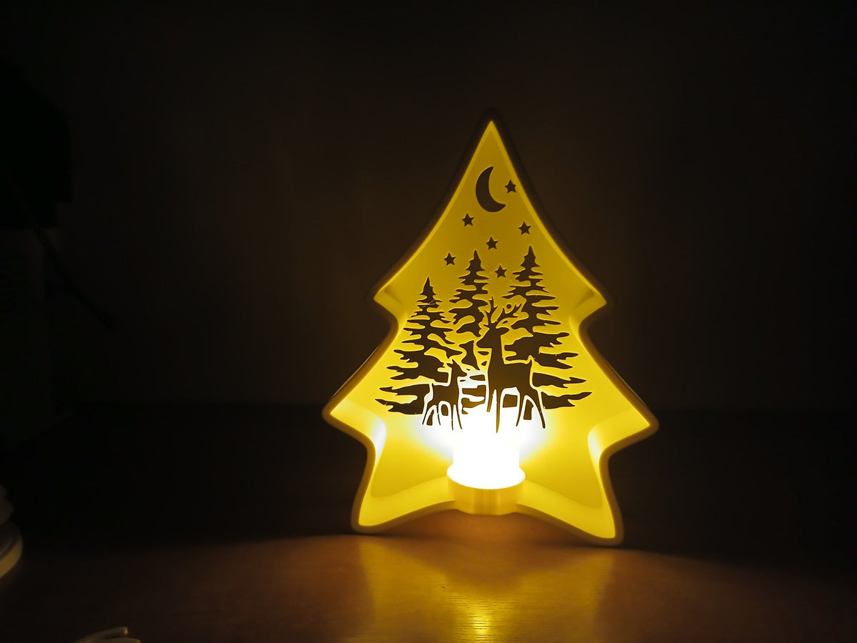 Photophore sapin de Noël avec scène de forêt et rennes