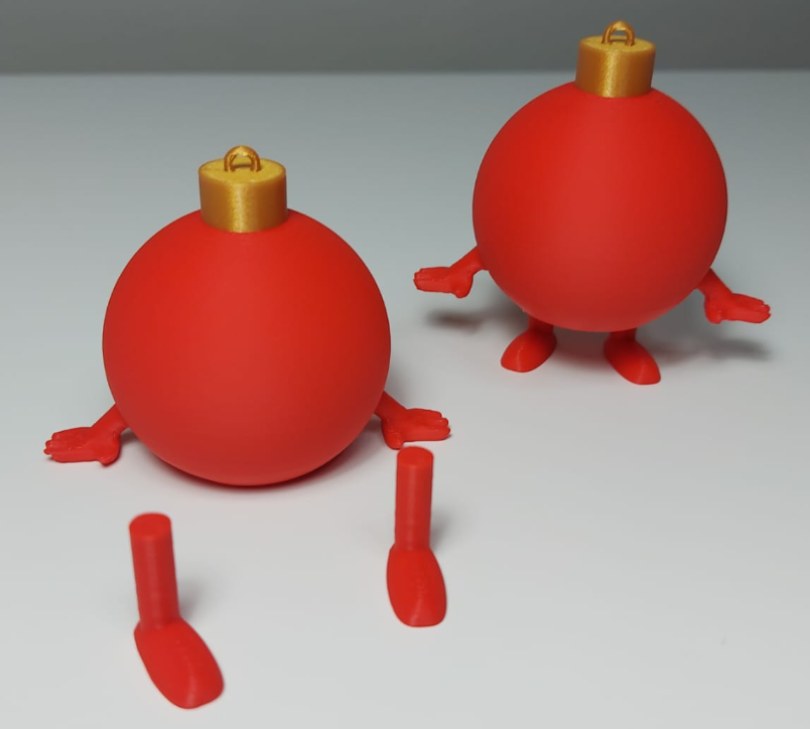 Figurine boule de Noël avec jambes et pieds