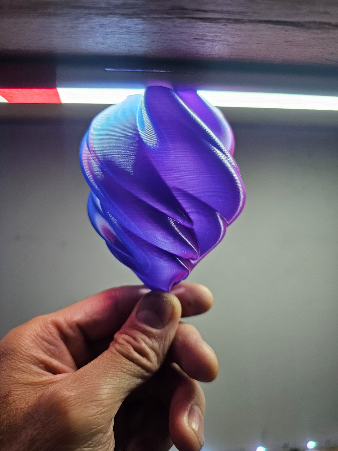 Boule de Noël torsadée en spirale