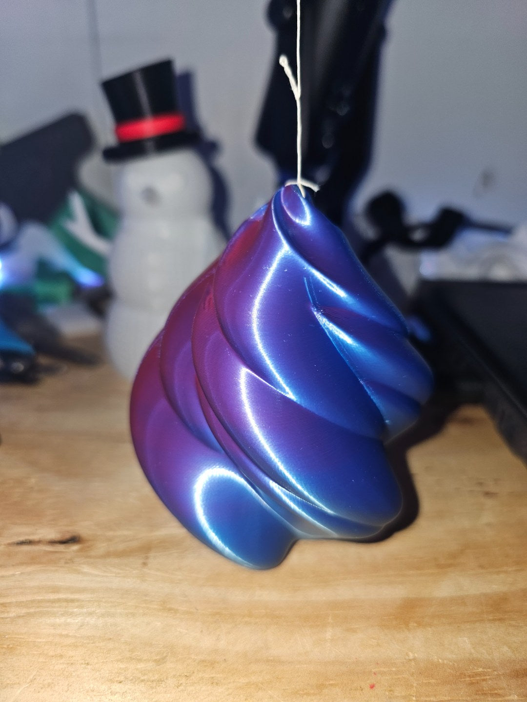 Boule de Noël torsadée en spirale